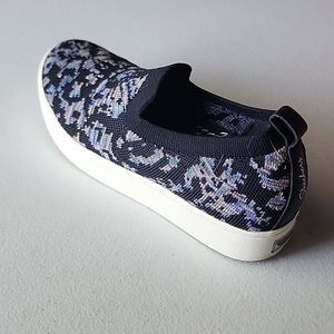 Lightly Used Arch fit Cup Free Blossom shoes by Sketchers in Black, size 7.5